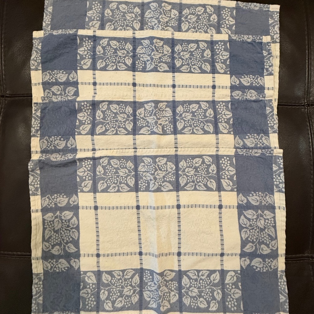 PLACEMATS IN TEXTURED BEIGE AND BLUE
